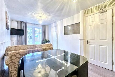 3 bedroom end of terrace house to rent, Temple Close, London, SE28