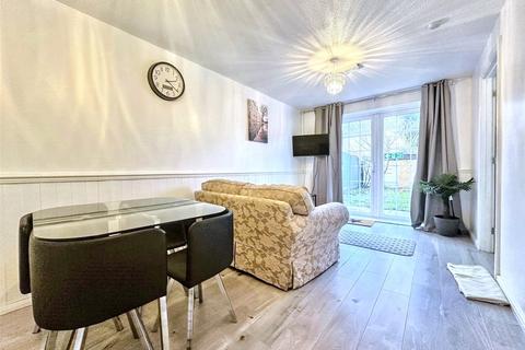 3 bedroom end of terrace house to rent, Temple Close, London, SE28