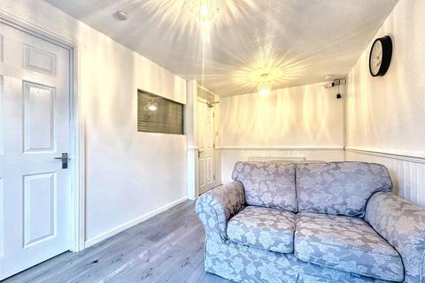 3 bedroom end of terrace house to rent, Temple Close, London, SE28