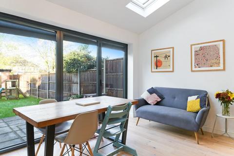 86 Fairford Gardens, Worcester Park, KT4 7BJ