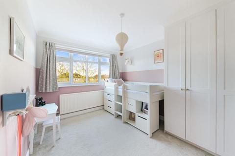 86 Fairford Gardens, Worcester Park, KT4 7BJ