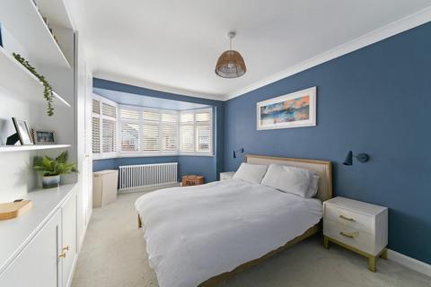 86 Fairford Gardens, Worcester Park, KT4 7BJ