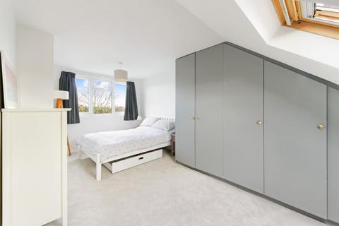86 Fairford Gardens, Worcester Park, KT4 7BJ