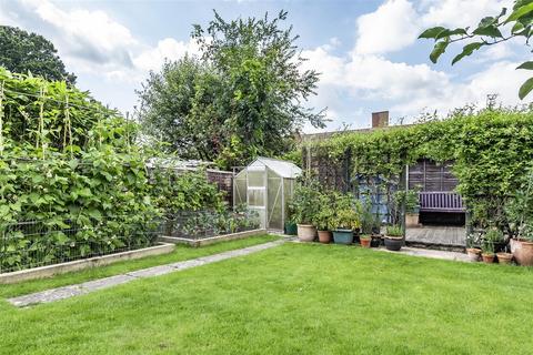 3 bedroom house for sale, Bankside Drive, Thames Ditton