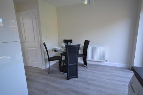 2 bedroom mews to rent, Valentine Way, Newcastle, ST5