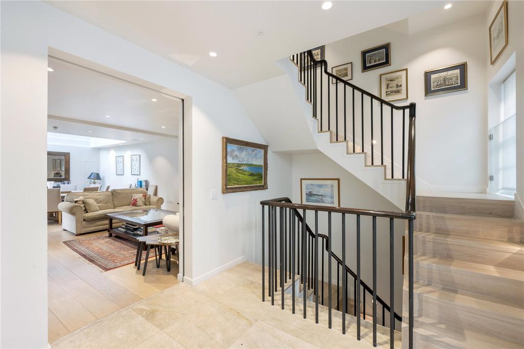 Hallway/Staircase