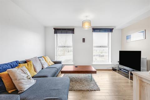2 bedroom flat to rent, Wadham Mews, Mortlake, SW14