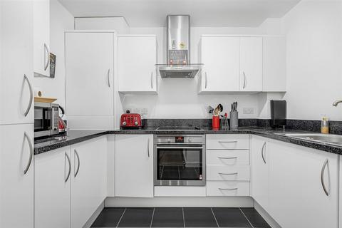 2 bedroom flat to rent, Wadham Mews, Mortlake, SW14