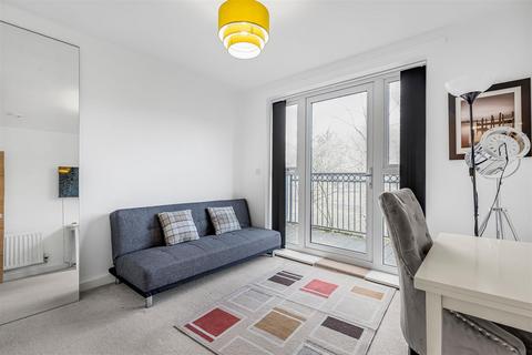 2 bedroom flat to rent, Wadham Mews, Mortlake, SW14