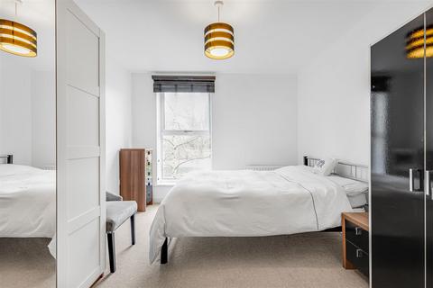 2 bedroom flat to rent, Wadham Mews, Mortlake, SW14
