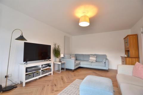 20 Broom Acres, Fleet, GU52 7UU