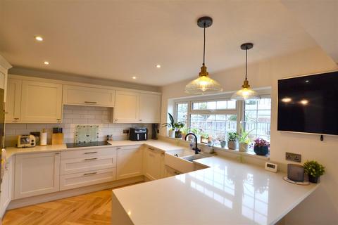 20 Broom Acres, Fleet, GU52 7UU
