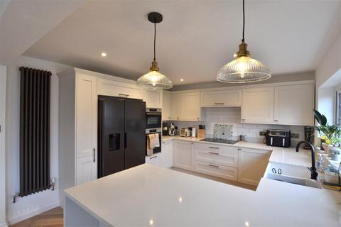 20 Broom Acres, Fleet, GU52 7UU