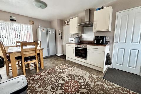 3 bedroom terraced house for sale, Cliff Crescent, Kippax, Leeds