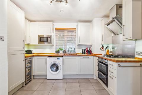 2 bedroom flat for sale, St. Albans Avenue, London, W4