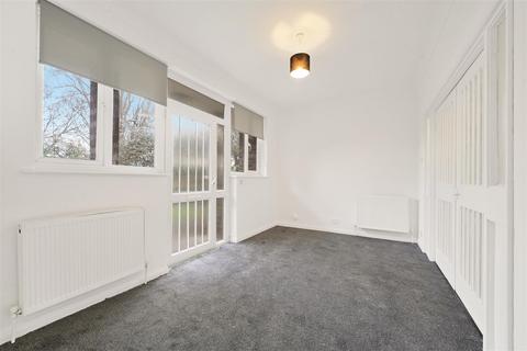 2 bedroom detached house to rent, Kimber Road, London