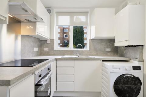 2 bedroom detached house to rent, Kimber Road, London