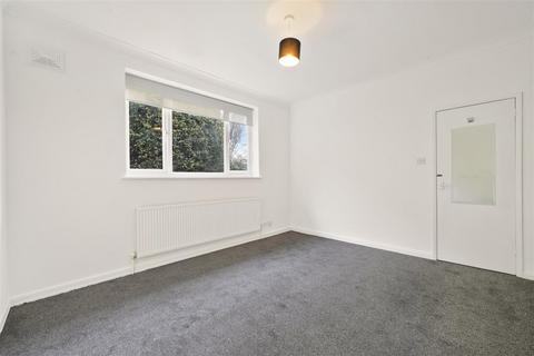 2 bedroom detached house to rent, Kimber Road, London