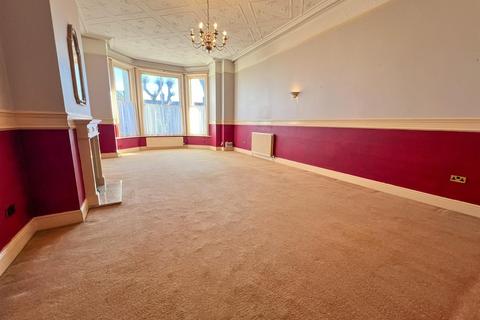 1 bedroom flat for sale, High Street, Newnham GL14