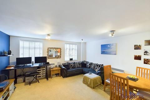 2 bedroom apartment for sale, Brighton Road, Addlestone, Surrey, KT15