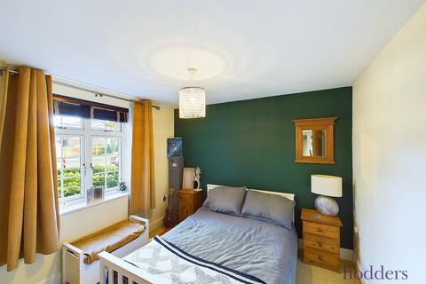 2 bedroom apartment for sale, Brighton Road, Addlestone, Surrey, KT15