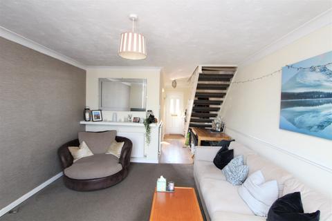 2 bedroom end of terrace house to rent, Linnet Close, Petersfield, Hampshire, GU31