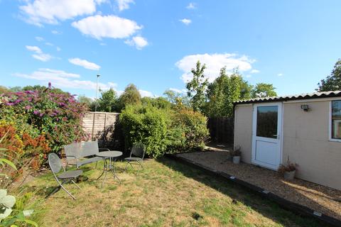 2 bedroom end of terrace house to rent, Linnet Close, Petersfield, Hampshire, GU31