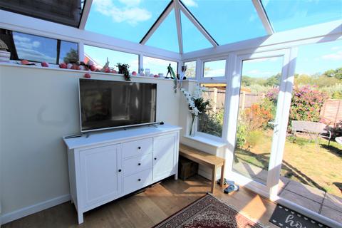 2 bedroom end of terrace house to rent, Linnet Close, Petersfield, Hampshire, GU31