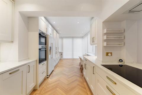 4 bedroom cottage for sale, Hill Top, NW11