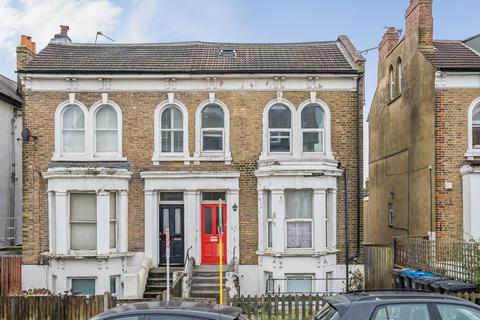 3 bedroom flat for sale, Clifton Road, South Norwood