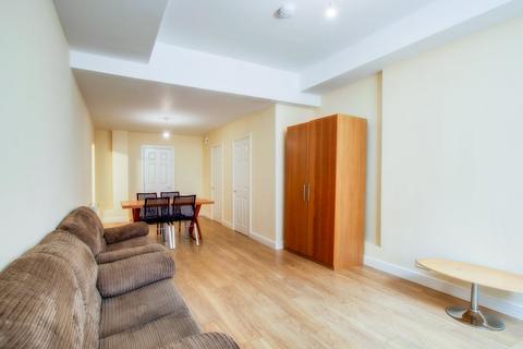 3 bedroom flat to rent, Portman Mews , Shieldfield,