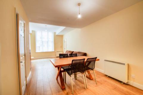 3 bedroom flat to rent, Portman Mews , Shieldfield,