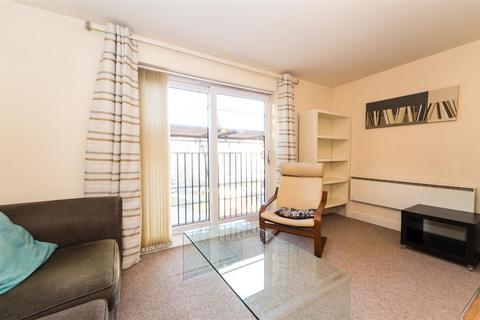 2 bedroom apartment to rent, Steele House, Salford