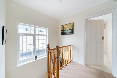 22 Warren Drive North, Surbiton, KT5 9LQ