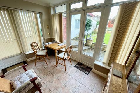 56 Garry Way, Romford, RM1 4YX