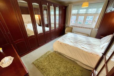 56 Garry Way, Romford, RM1 4YX