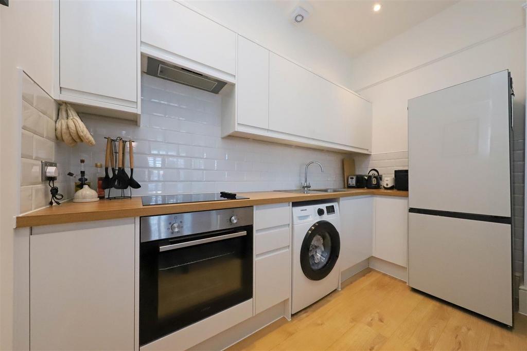 Nicholas james somerhill rd kitchen .jpg