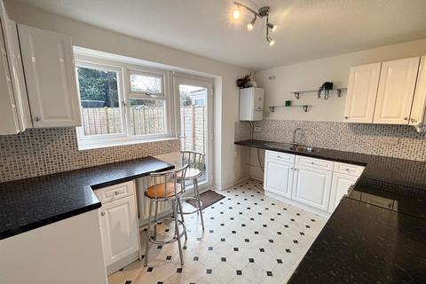 2 bedroom house to rent, Deanbrook Close, Shirley