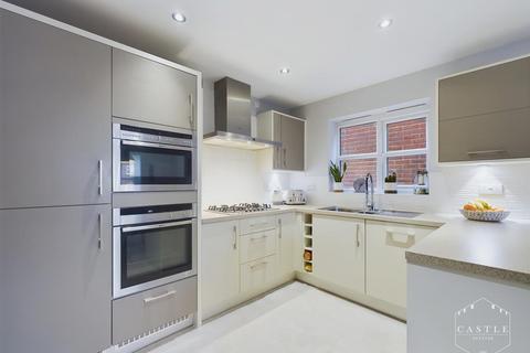 15 Bader Close, Hinckley, LE10 0FN