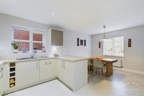 15 Bader Close, Hinckley, LE10 0FN