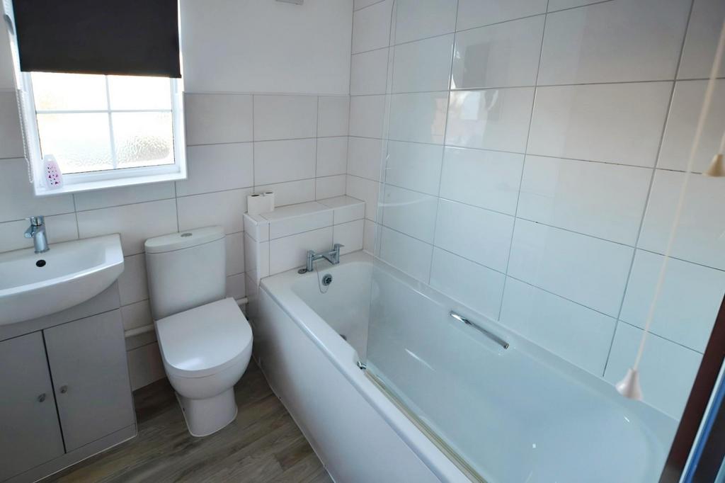 E0b559c0-bathroom.jpg