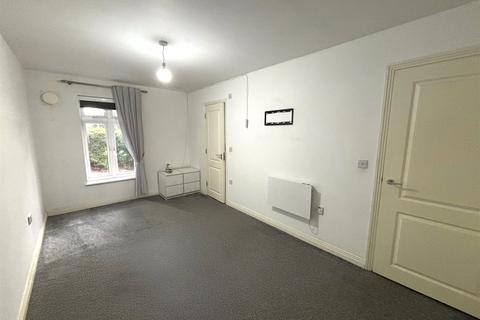 2 bedroom flat for sale, Ashcombe Court, Ashford TW15