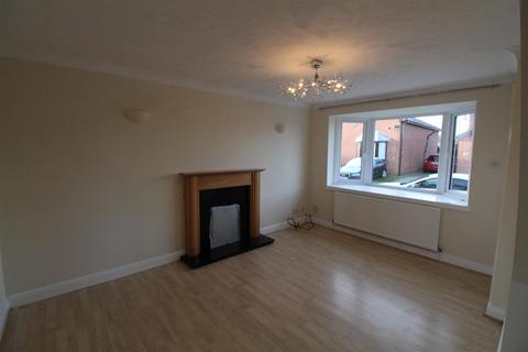 2 bedroom semi-detached house to rent, Ellis Close, Preston, Hull