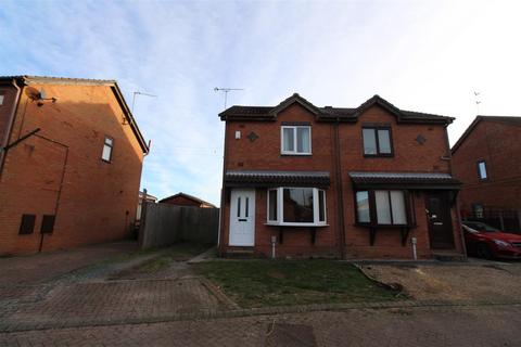 2 bedroom semi-detached house to rent, Ellis Close, Preston, Hull