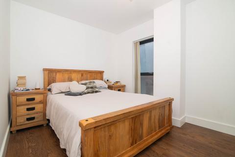 2 bedroom apartment to rent, Lower Richmond Road, Richmond, TW9