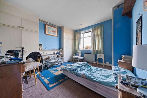 10 Kenley Walk, Cheam, Sutton, SM3 8ES