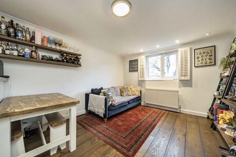 2 bedroom flat for sale, Faversham Road, London SE6