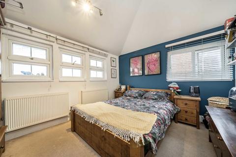 2 bedroom flat for sale, Faversham Road, London SE6