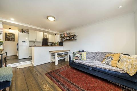 2 bedroom flat for sale, Faversham Road, London SE6