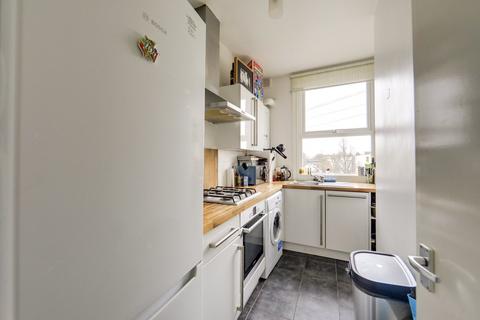 2 bedroom flat for sale, Chadwick Road, Peckham , London, SE15